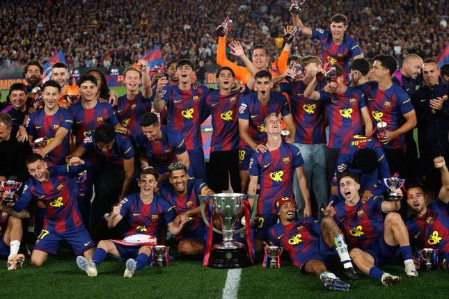 Lamine Yamal Bersinar, Hansi Flick Sukses Bawa Barcelona Juara La Liga 2026 Image 11